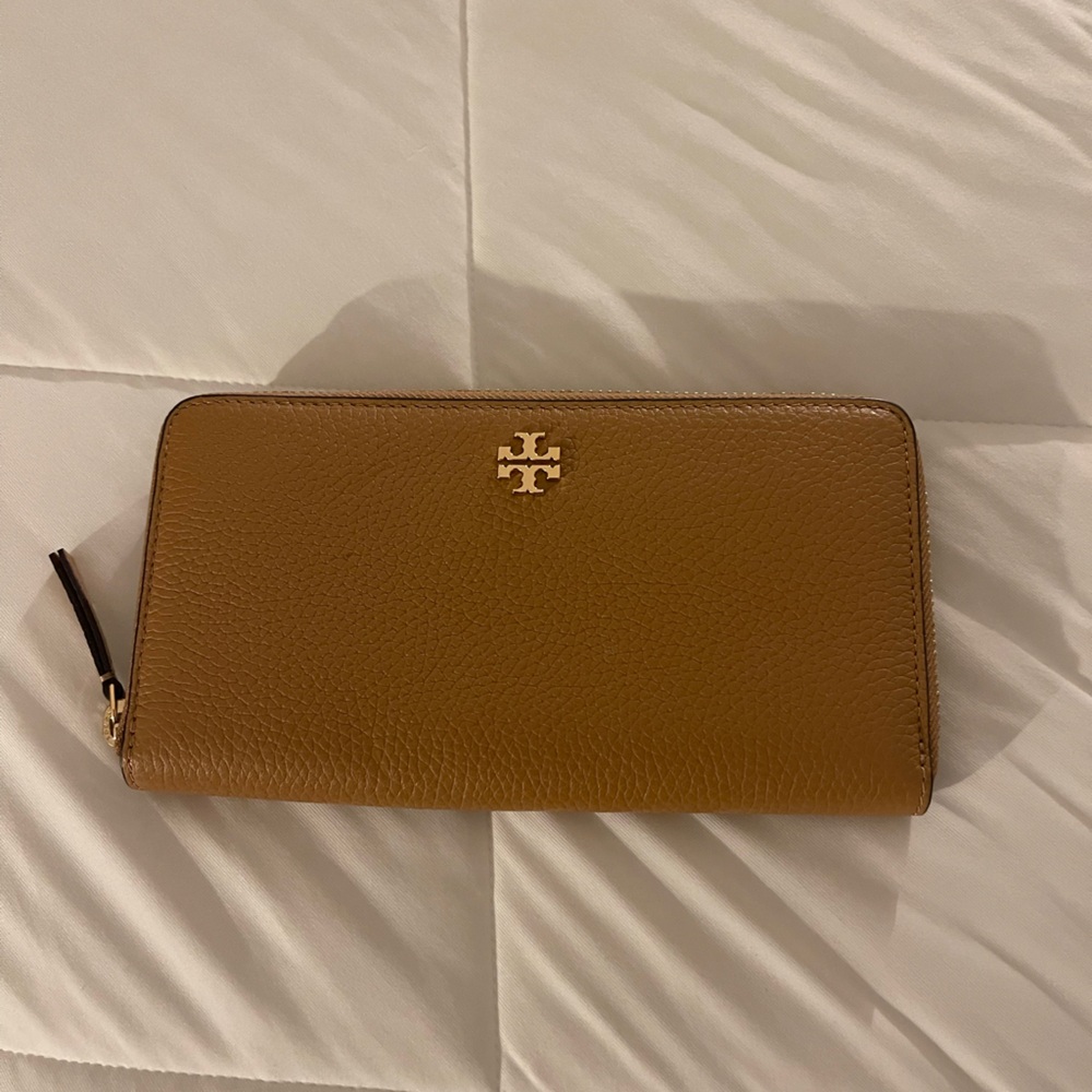 Tan Tory Burch leather wallet, used